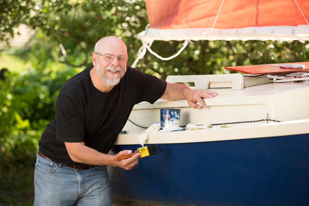 How to repaint a fibreglass boat (step-by-step)